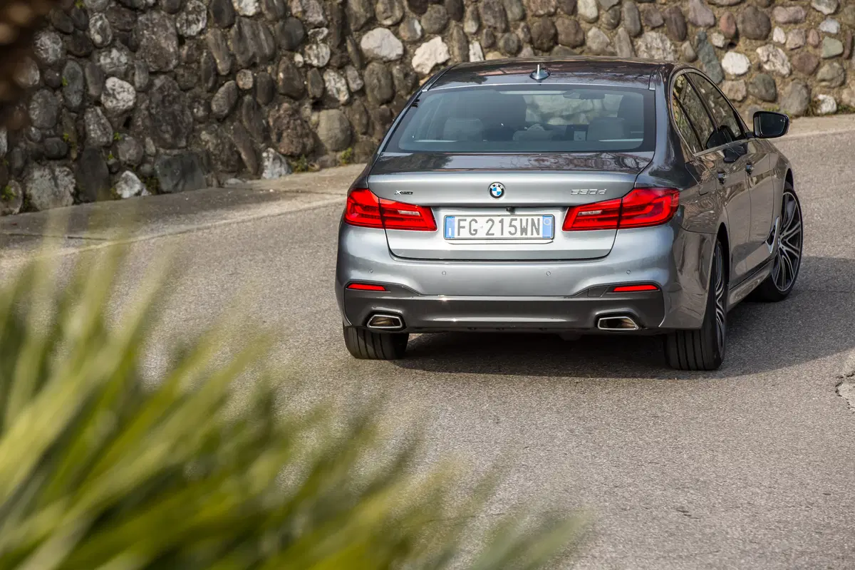 Nuova BMW Serie 5 530d: piacere di guida hi-tech [Video Primo Test] (40)
