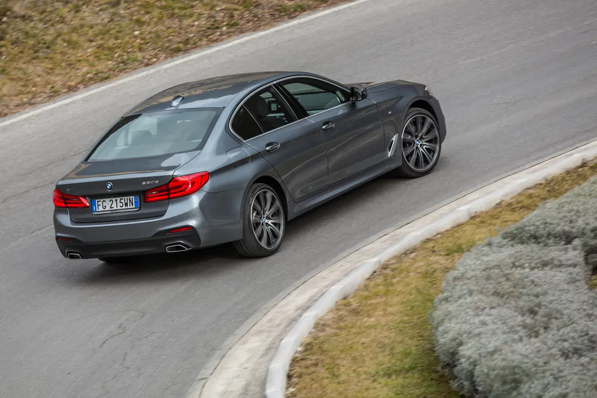 Nuova BMW Serie 5 530d: piacere di guida hi-tech [Video Primo Test] (42)