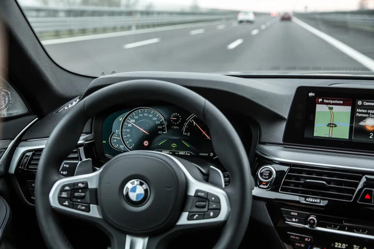 Nuova BMW Serie 5 530d: piacere di guida hi-tech [Video Primo Test] (48)