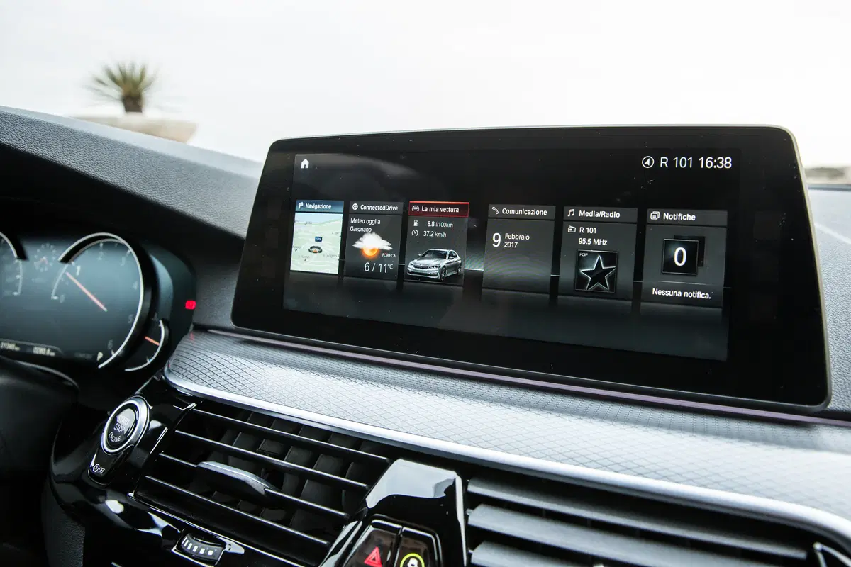 Nuova BMW Serie 5 530d: piacere di guida hi-tech [Video Primo Test] (53)