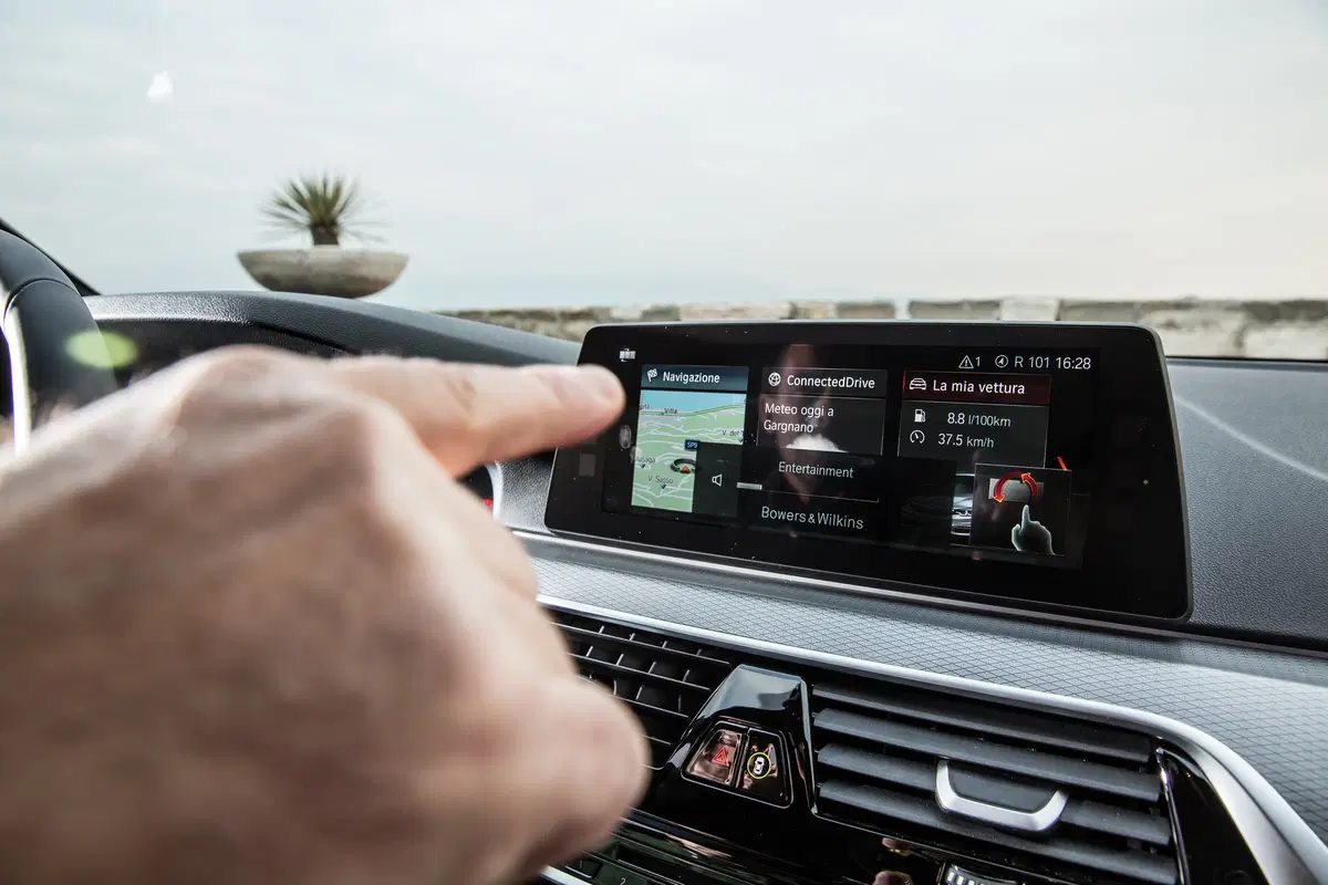 Nuova BMW Serie 5 530d: piacere di guida hi-tech [Video Primo Test] (55)