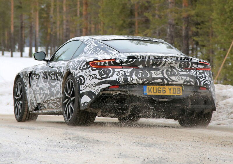 Nuova Aston Martin DB11 S: le foto dai test