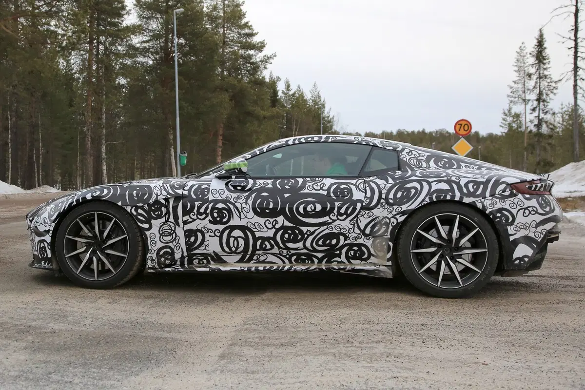 New Aston Martin DB11 S: spy shots (7)