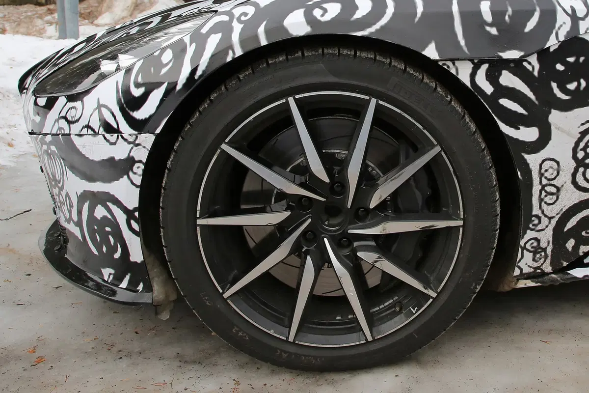 New Aston Martin DB11 S: spy shots (8)
