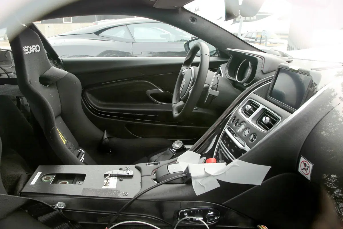 New Aston Martin DB11 S: spy shots (2)