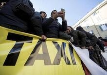 Taxi, sesto giorno di proteste. Manifestazione a Montecitorio