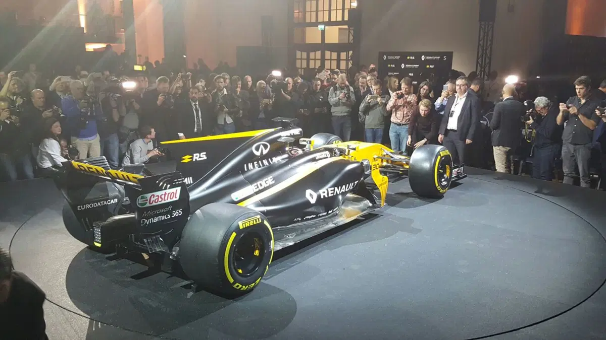 Formula 1 2017, Renault toglie i veli alla RS17 (3)