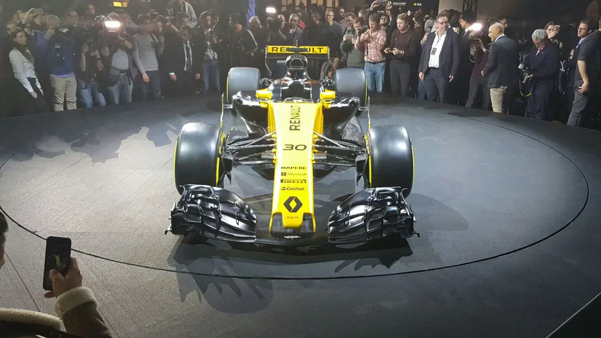 Formula 1 2017, Renault toglie i veli alla RS17 (4)