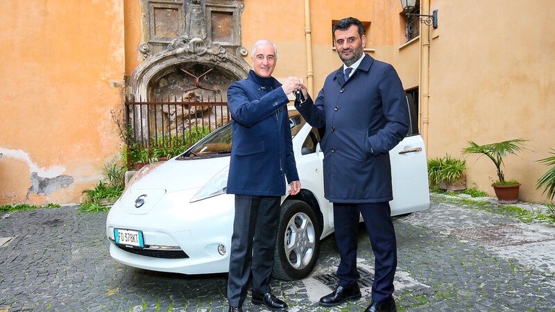 Nissan Italia consegna una Leaf al Presidente dell&rsquo;Anci