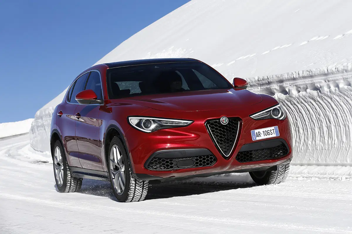 Alfa Romeo Stelvio, ecco gli allestimenti e i prezzi di listino (7)