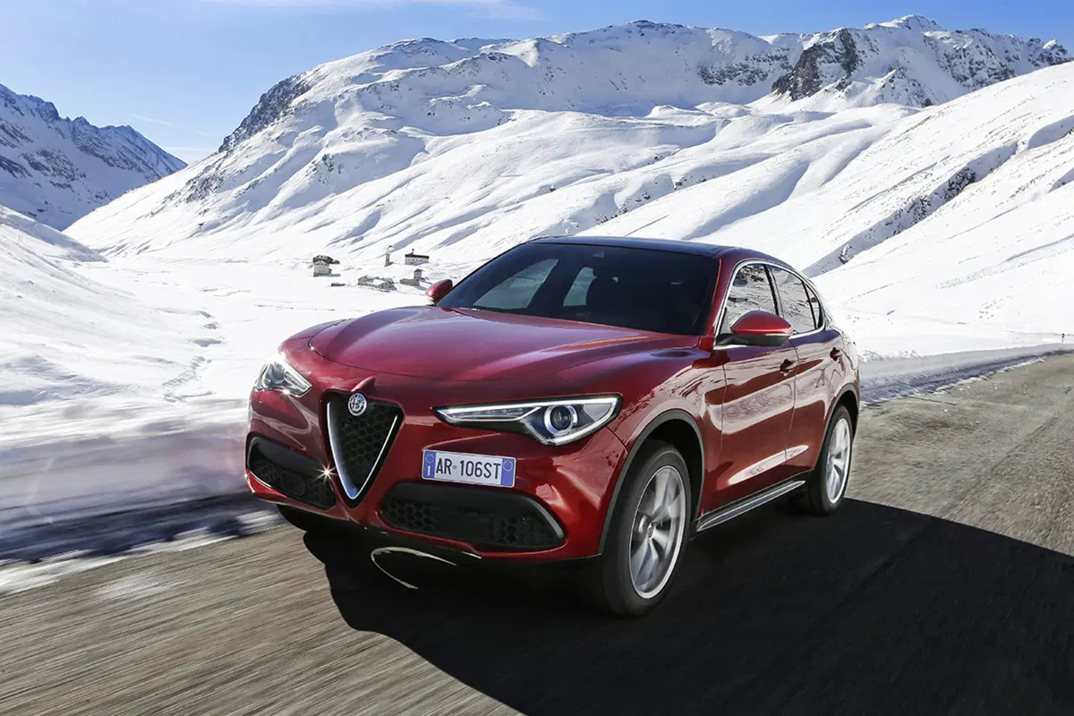 Alfa Romeo Stelvio, ecco gli allestimenti e i prezzi di listino (11)