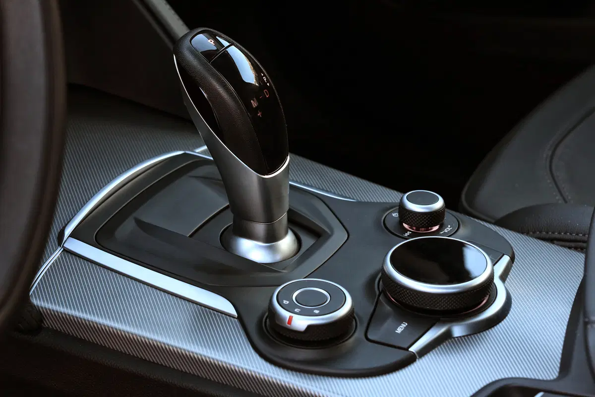 Alfa Romeo Stelvio, ecco gli allestimenti e i prezzi di listino (31)