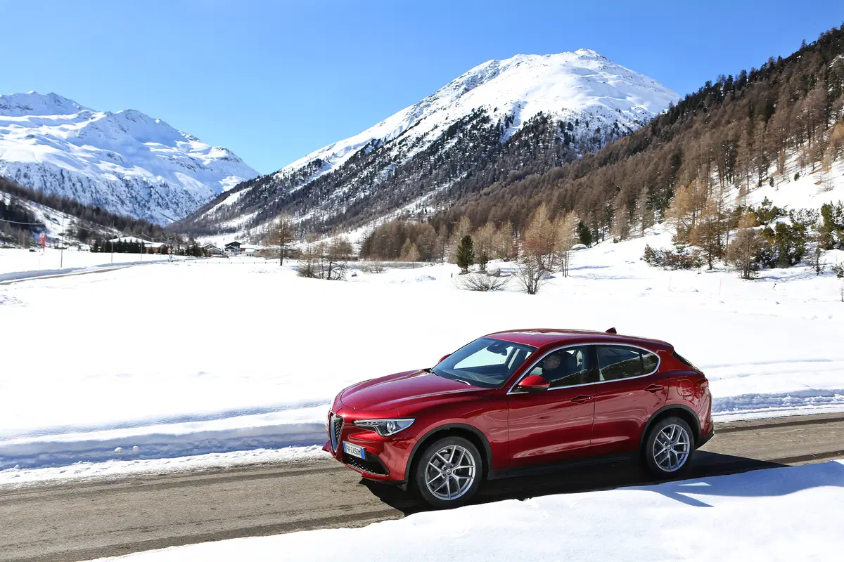 Alfa Romeo Stelvio, ecco gli allestimenti e i prezzi di listino (35)