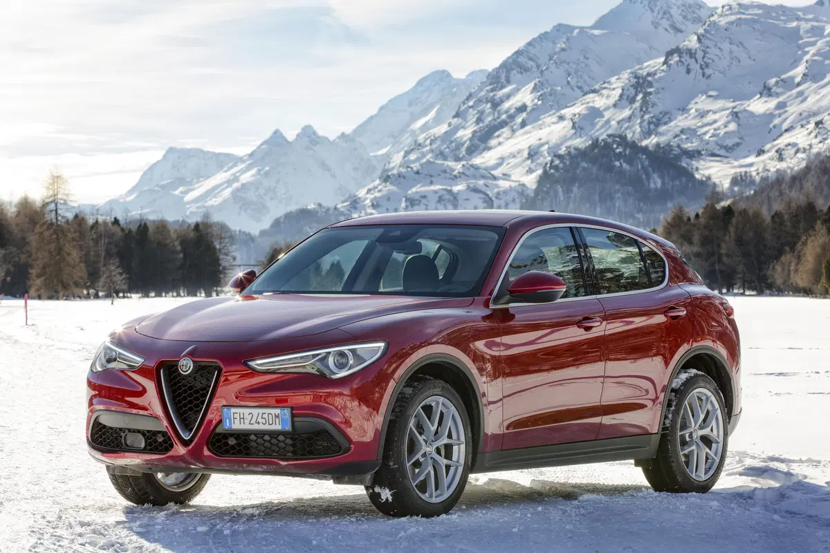 Alfa Romeo Stelvio, ecco gli allestimenti e i prezzi di listino (40)