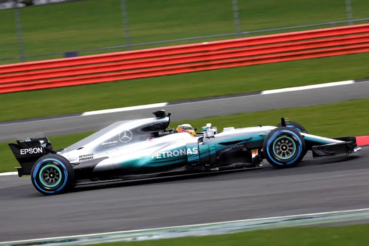 Formula 1 2017: Mercedes svela la W08 (4)