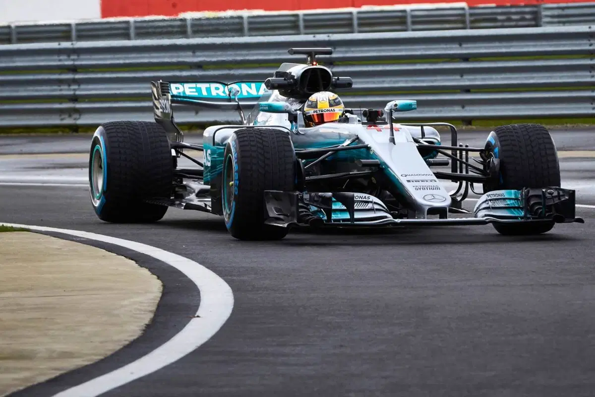 Formula 1 2017: Mercedes svela la W08
