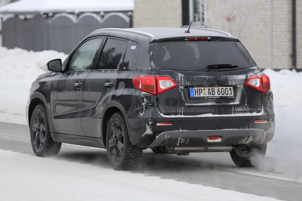Suzuki Vitara Facelift: scatti del muletto in test