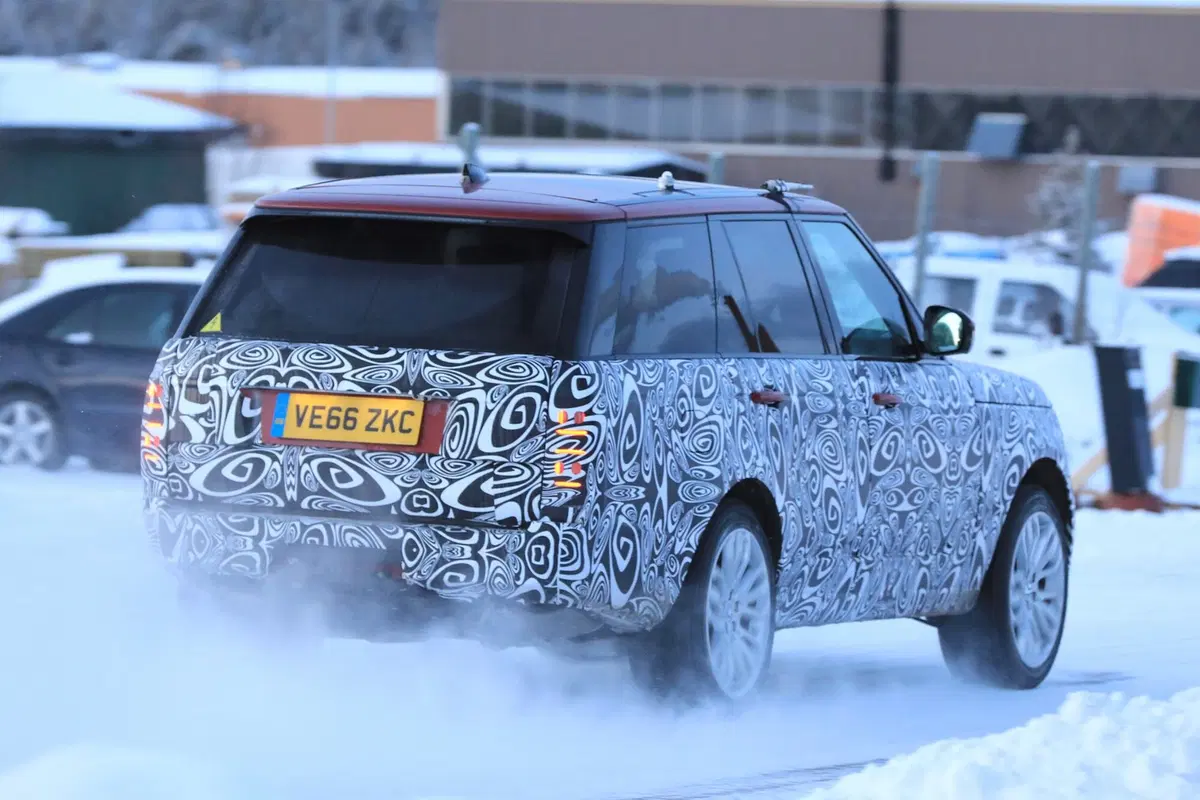 New Range Rover facelift: spy shots