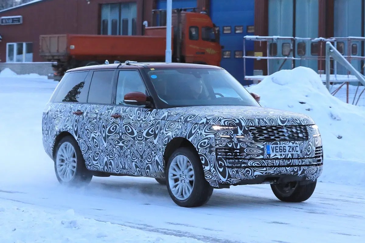 New Range Rover facelift: spy shots (4)