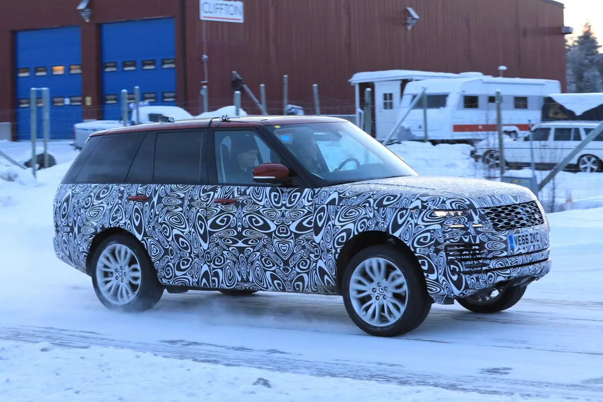 New Range Rover facelift: spy shots (5)