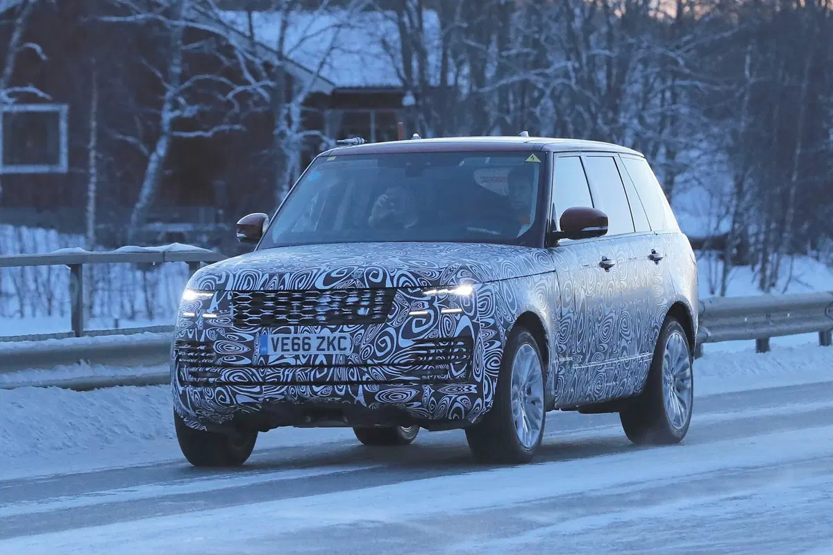 New Range Rover facelift: spy shots (6)