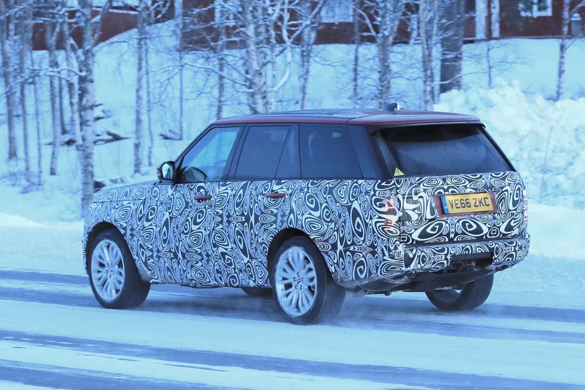 New Range Rover facelift: spy shots (7)