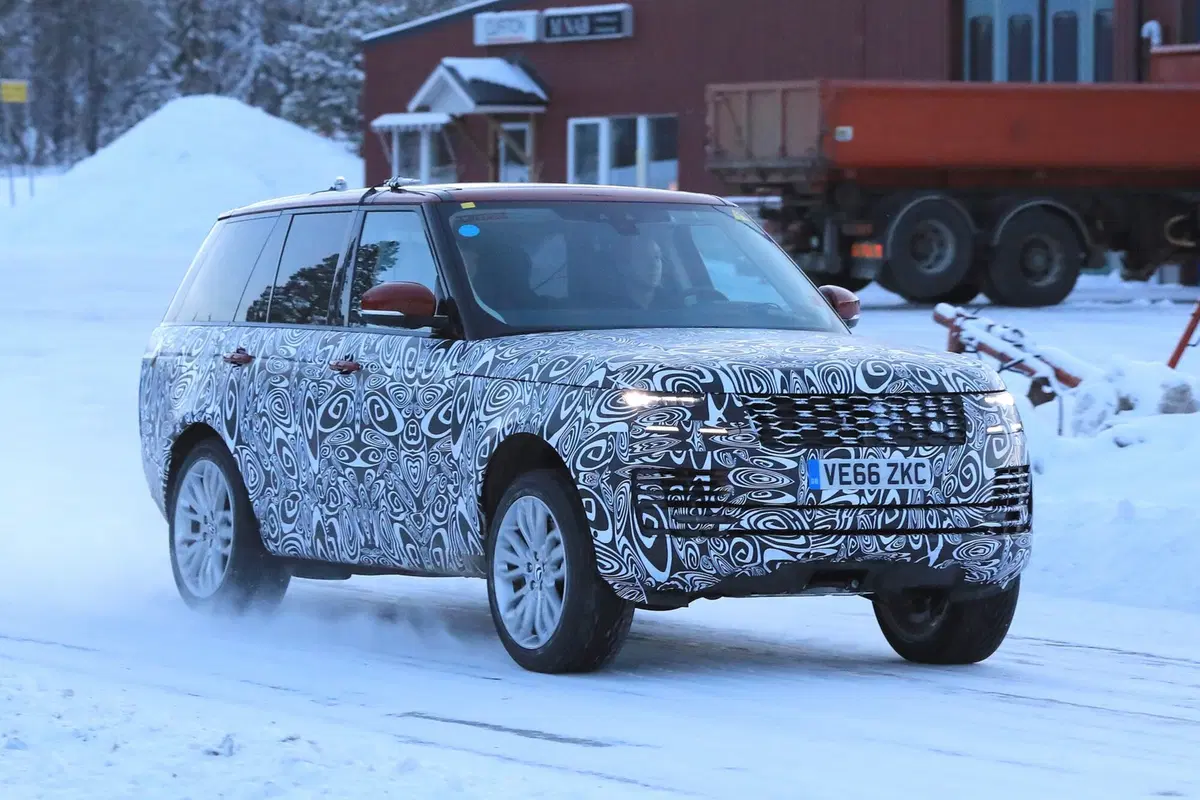 New Range Rover facelift: spy shots (8)