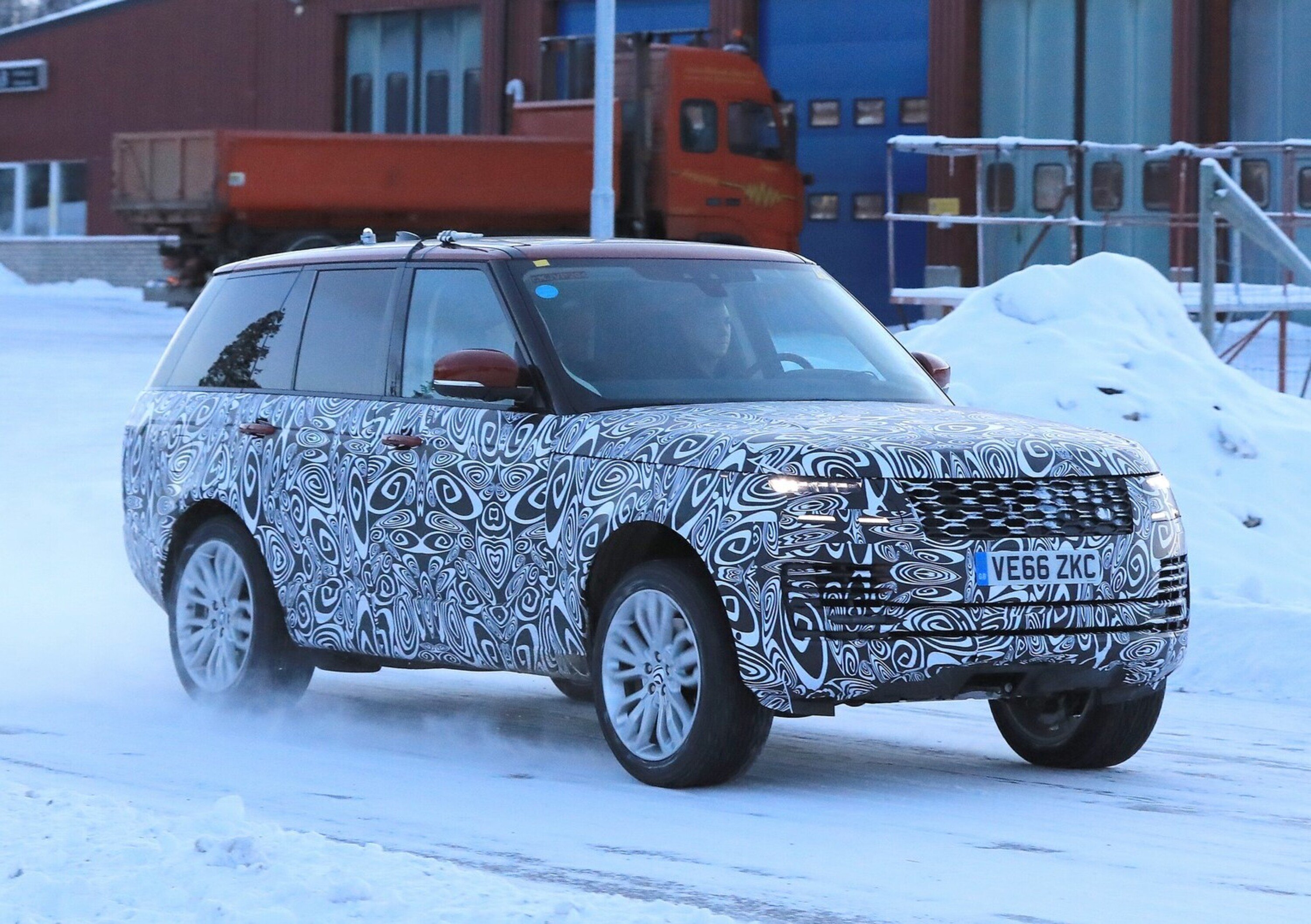 New Range Rover facelift: spy shots
