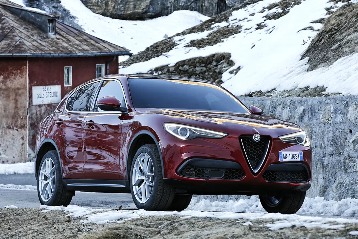 Alfa Romeo Stelvio, ecco gli allestimenti e i prezzi di listino (2)