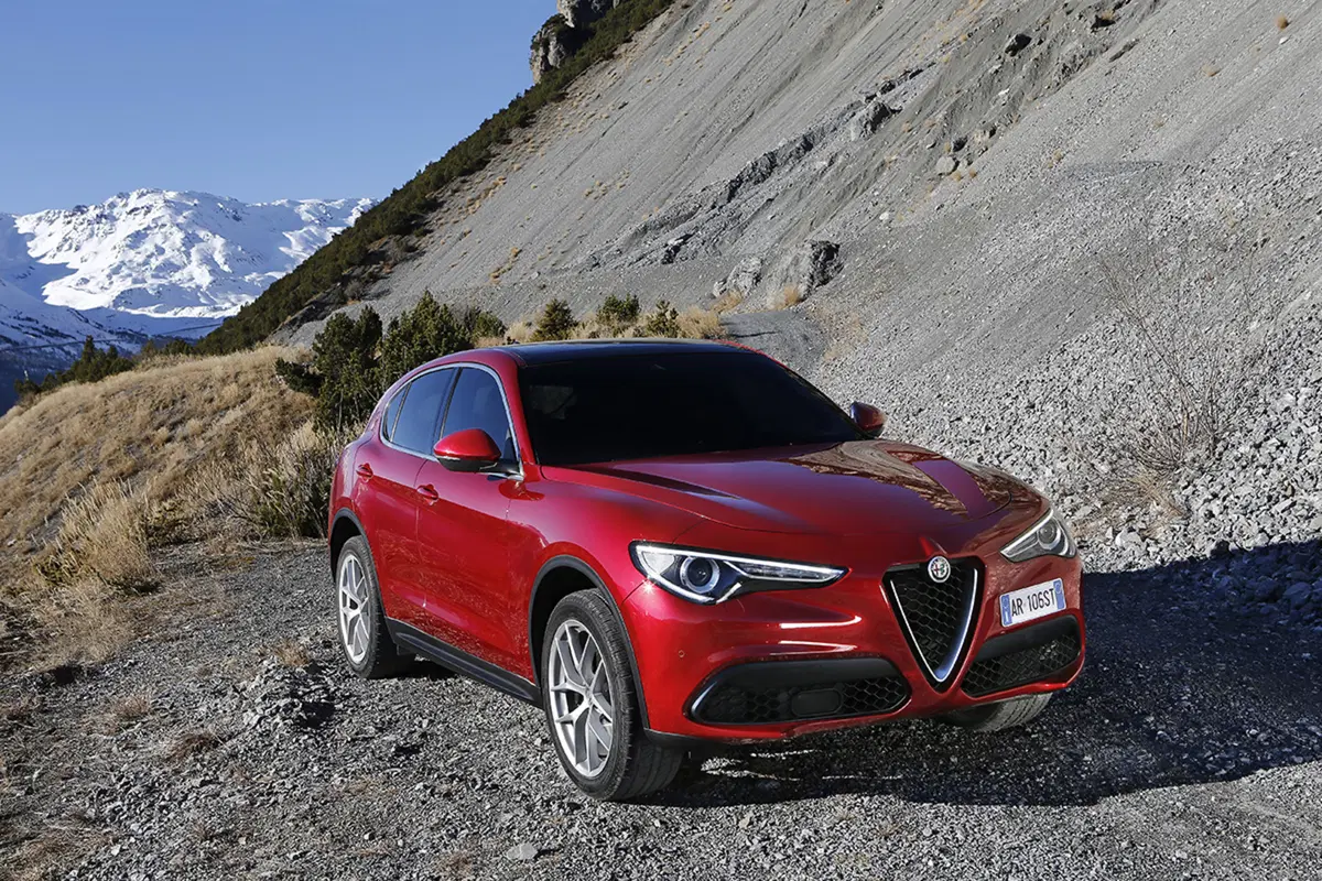 Alfa Romeo Stelvio, ecco gli allestimenti e i prezzi di listino (3)