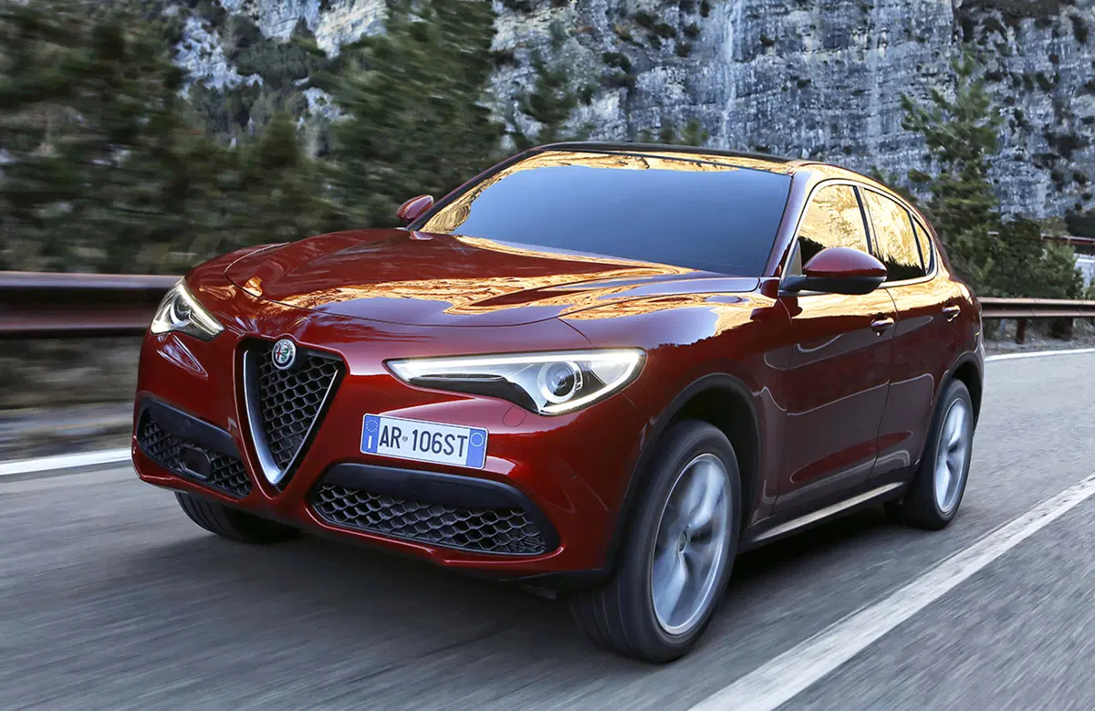 Alfa Romeo Stelvio, ecco gli allestimenti e i prezzi di listino (4)