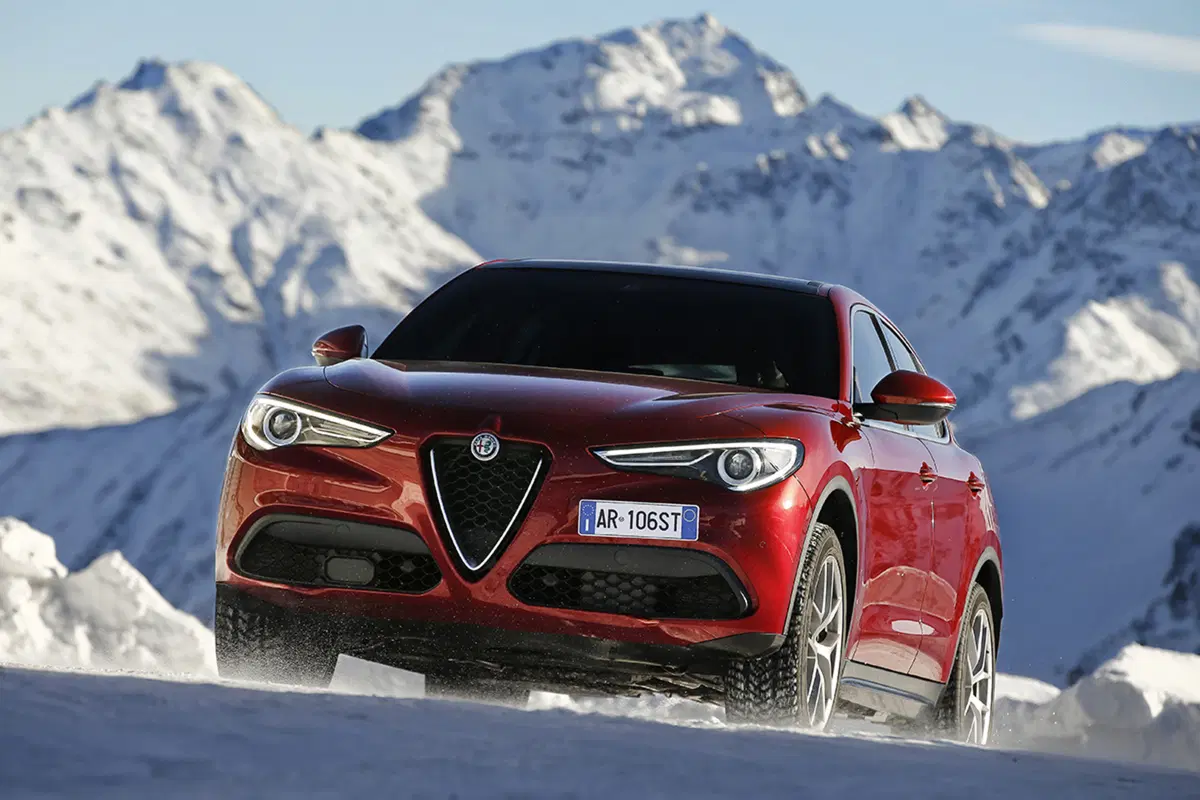 Alfa Romeo Stelvio, ecco gli allestimenti e i prezzi di listino (5)