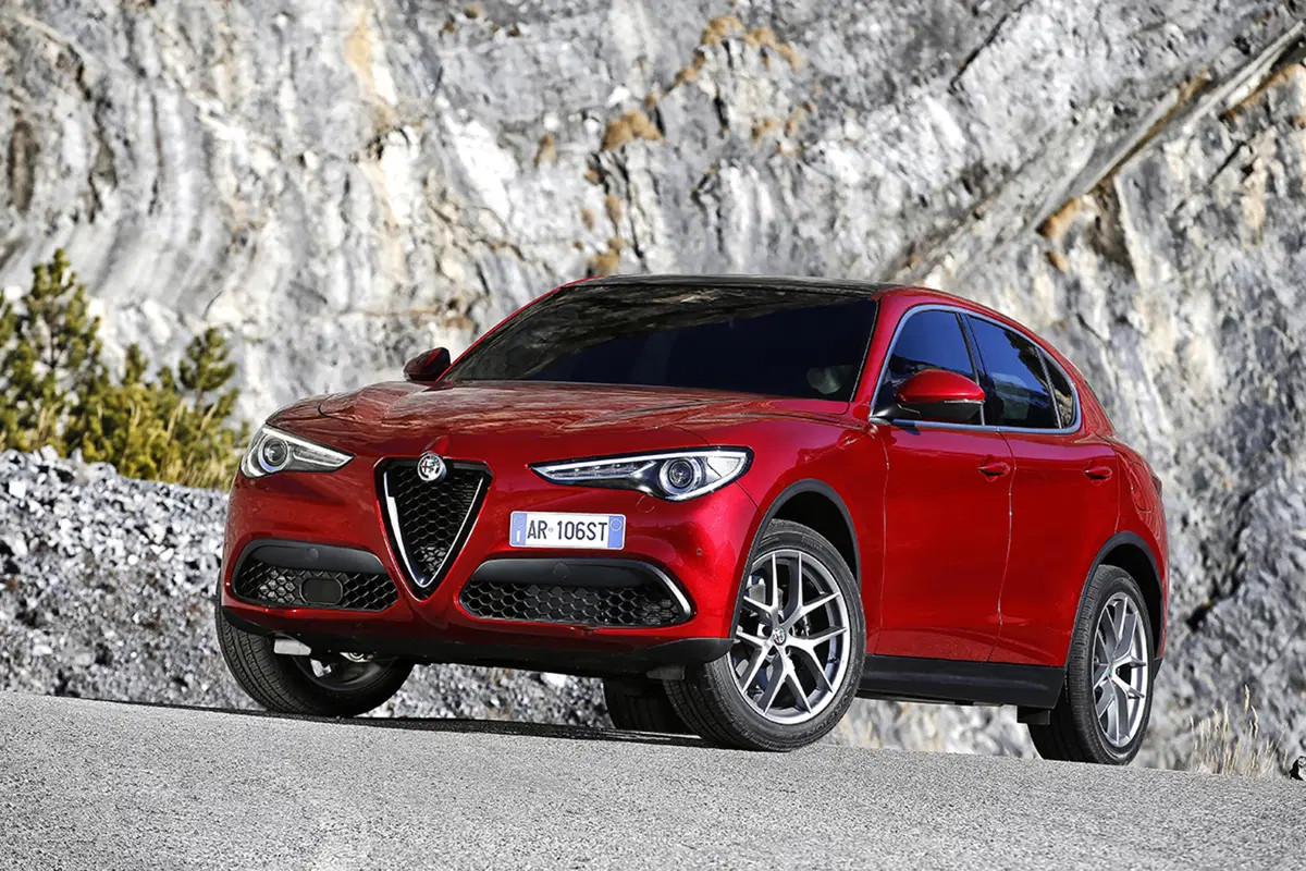 Alfa Romeo Stelvio, ecco gli allestimenti e i prezzi di listino (6)