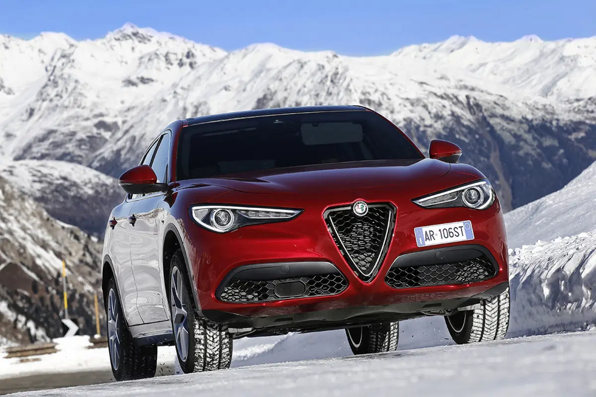 Alfa Romeo Stelvio, ecco gli allestimenti e i prezzi di listino (12)