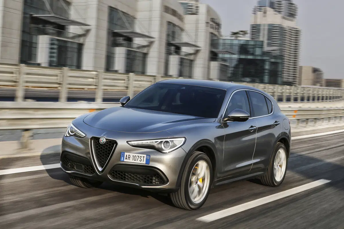 Alfa Romeo Stelvio, ecco gli allestimenti e i prezzi di listino (28)