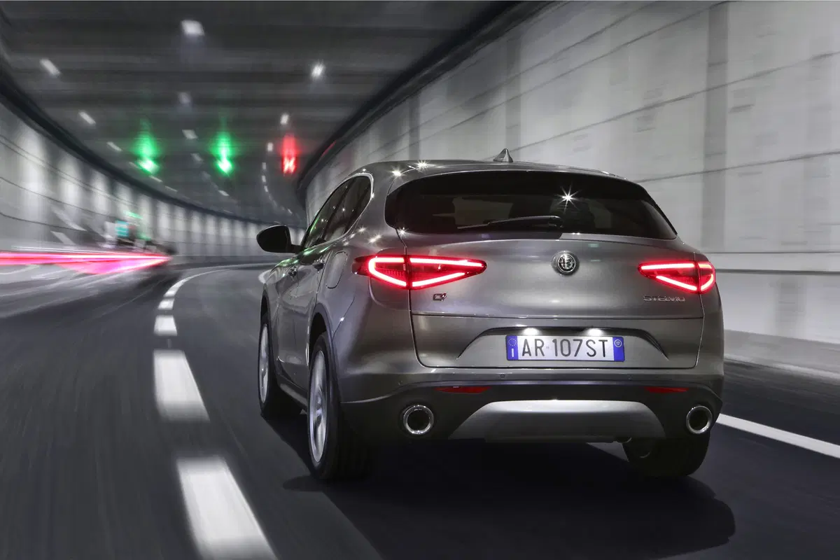 Alfa Romeo Stelvio, ecco gli allestimenti e i prezzi di listino (32)