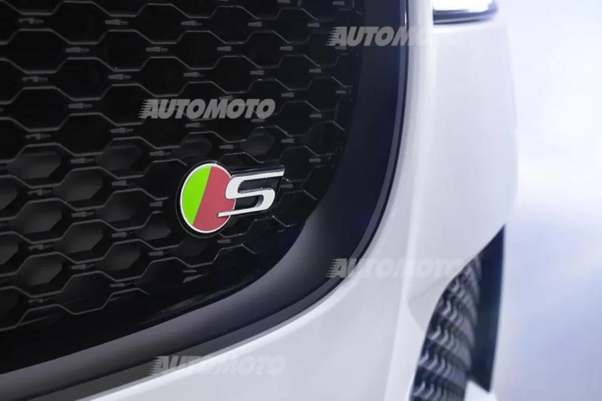 Nuova Jaguar XF: un cuore in alluminio. Tutti i dettagli (12)