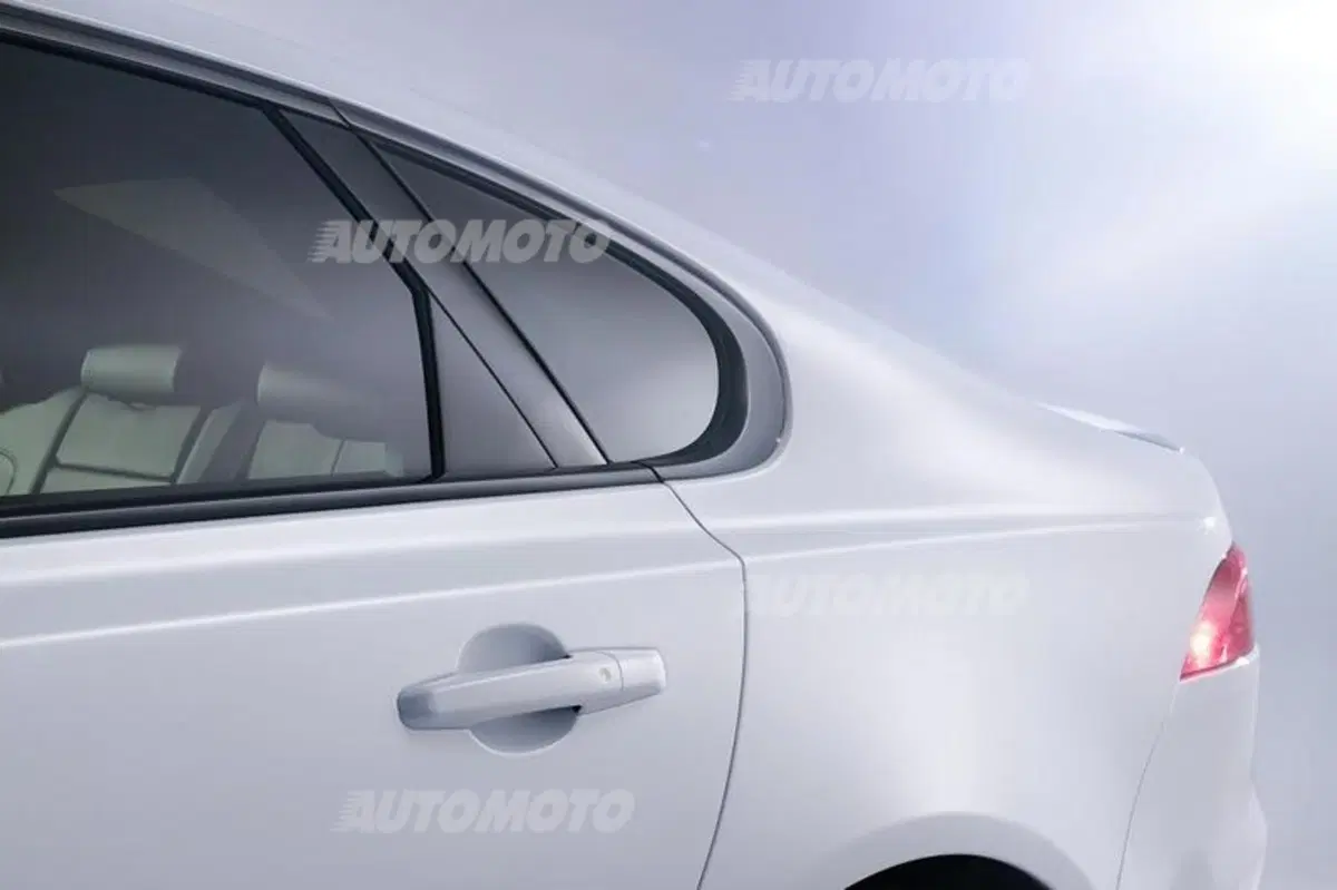 Nuova Jaguar XF: un cuore in alluminio. Tutti i dettagli (15)