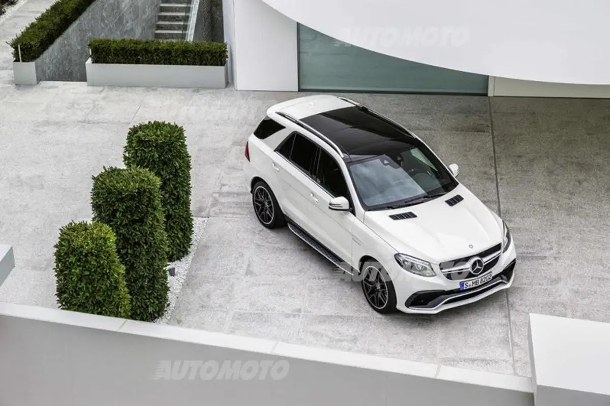 Mercedes GLE: con il restyling la ML cambia nome e diventa anche plug-in (8)