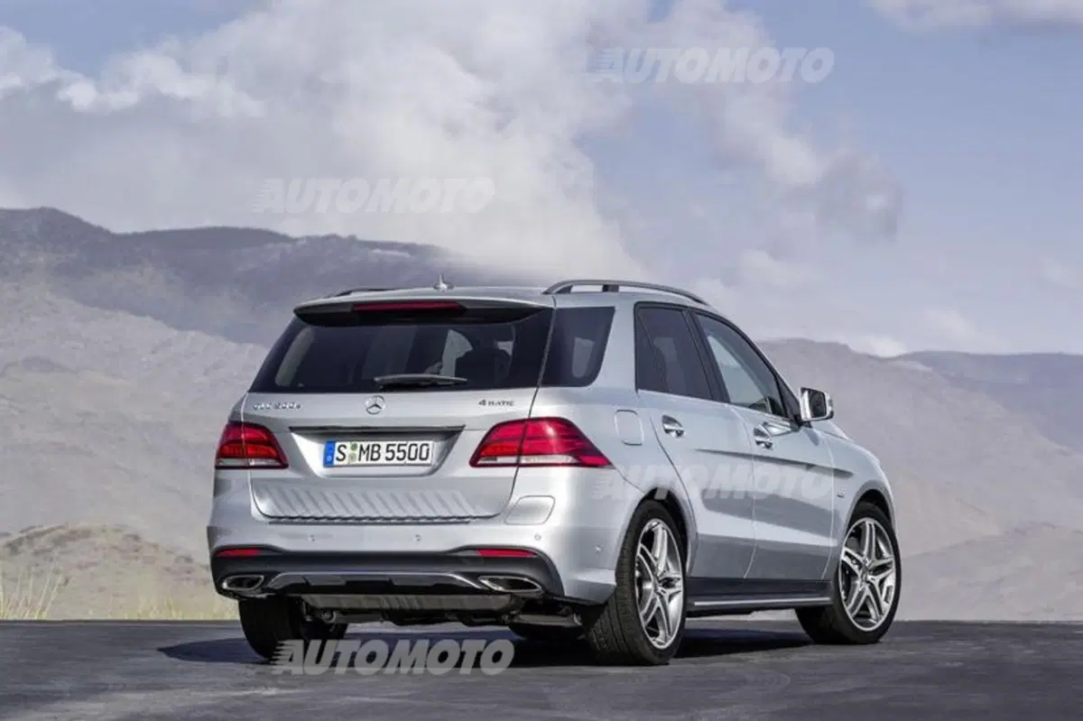 Mercedes GLE: con il restyling la ML cambia nome e diventa anche plug-in (12)