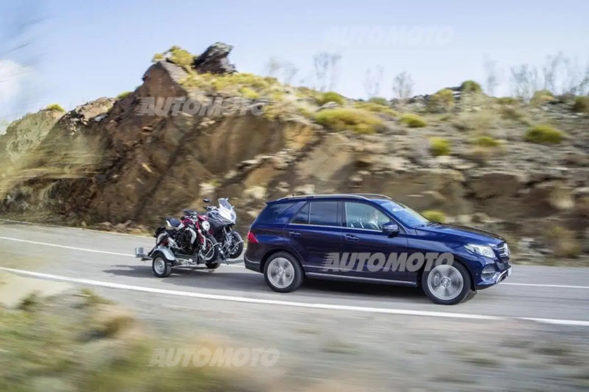 Mercedes GLE: con il restyling la ML cambia nome e diventa anche plug-in (15)