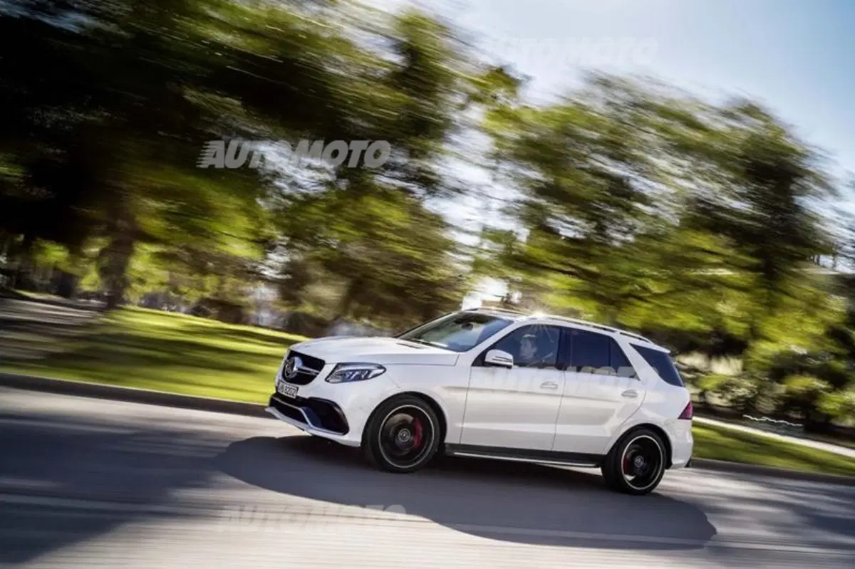 Mercedes GLE: con il restyling la ML cambia nome e diventa anche plug-in (19)