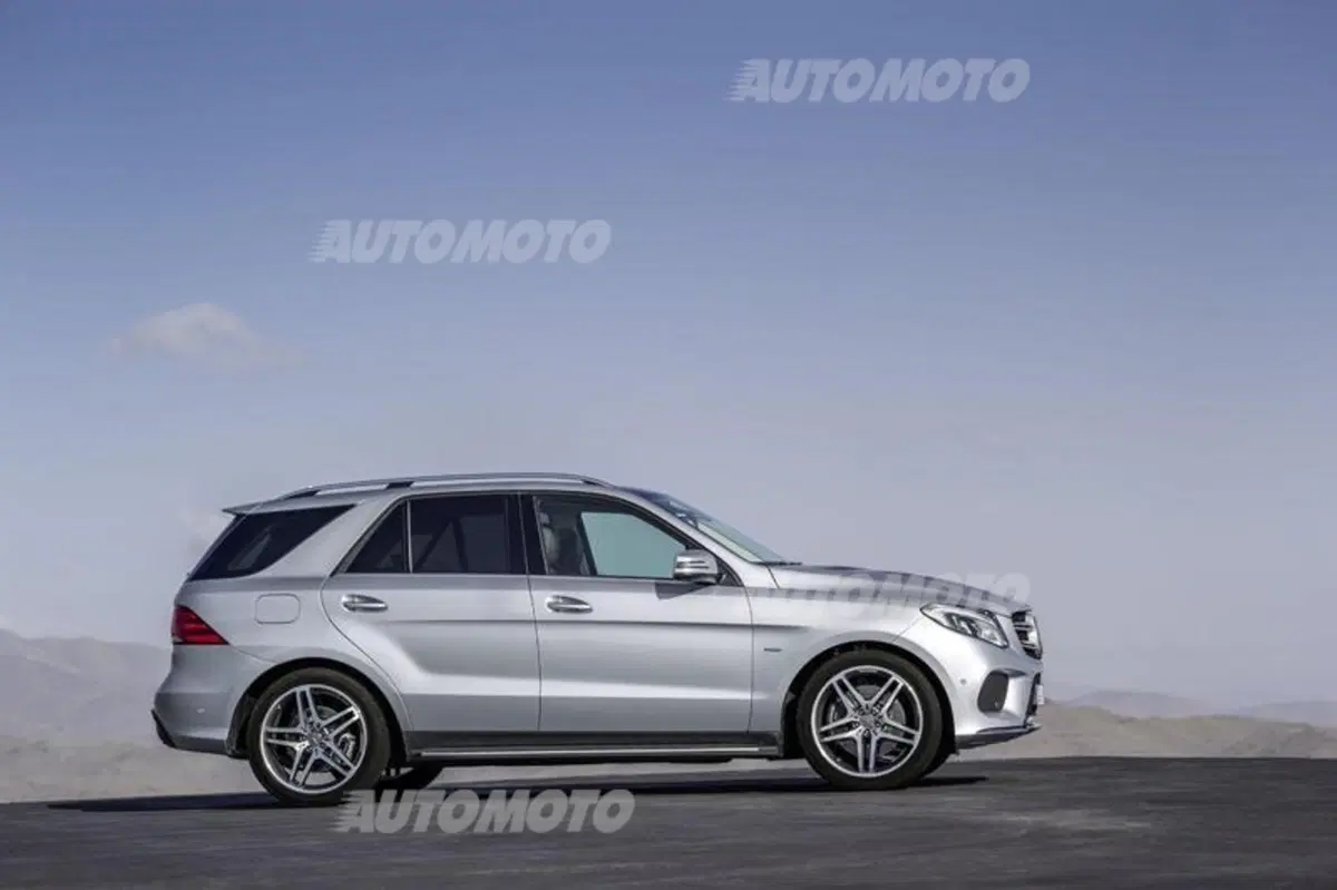 Mercedes GLE: con il restyling la ML cambia nome e diventa anche plug-in (23)