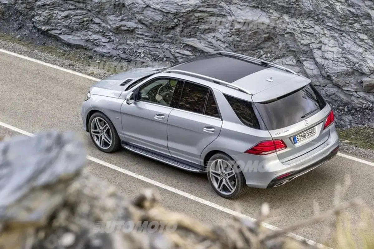 Mercedes GLE: con il restyling la ML cambia nome e diventa anche plug-in (26)