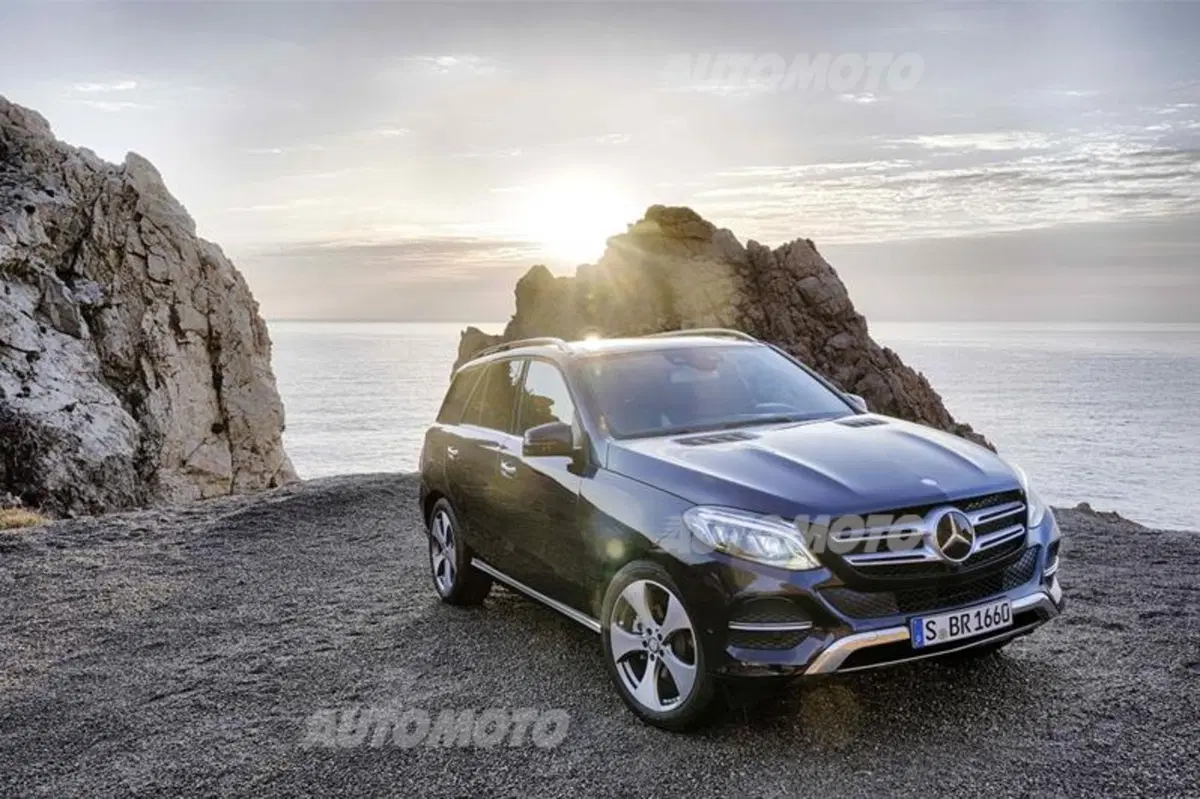 Mercedes GLE: con il restyling la ML cambia nome e diventa anche plug-in (30)