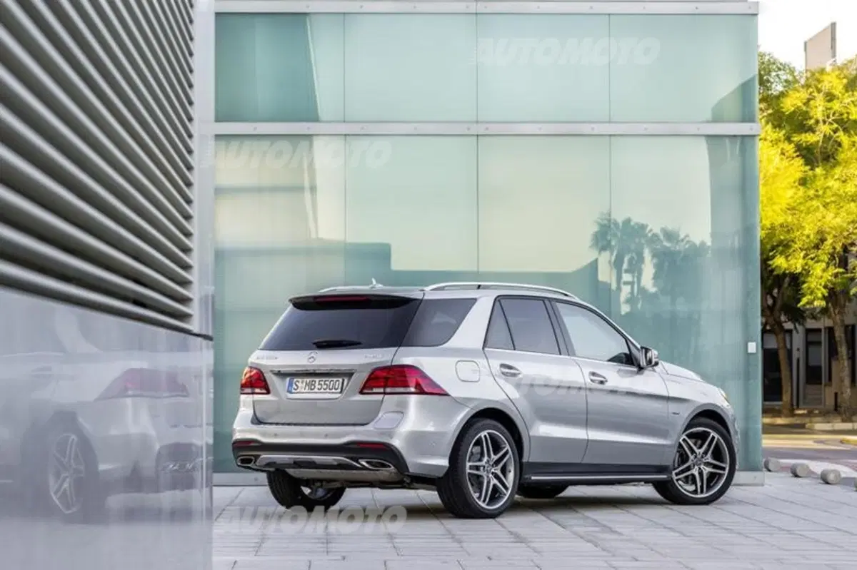 Mercedes GLE: con il restyling la ML cambia nome e diventa anche plug-in (31)