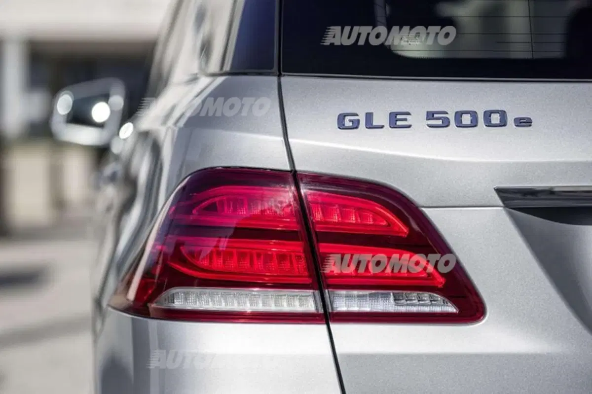 Mercedes GLE: con il restyling la ML cambia nome e diventa anche plug-in (33)