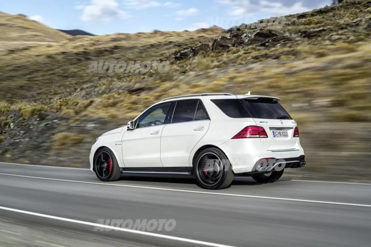 Mercedes GLE: con il restyling la ML cambia nome e diventa anche plug-in (34)