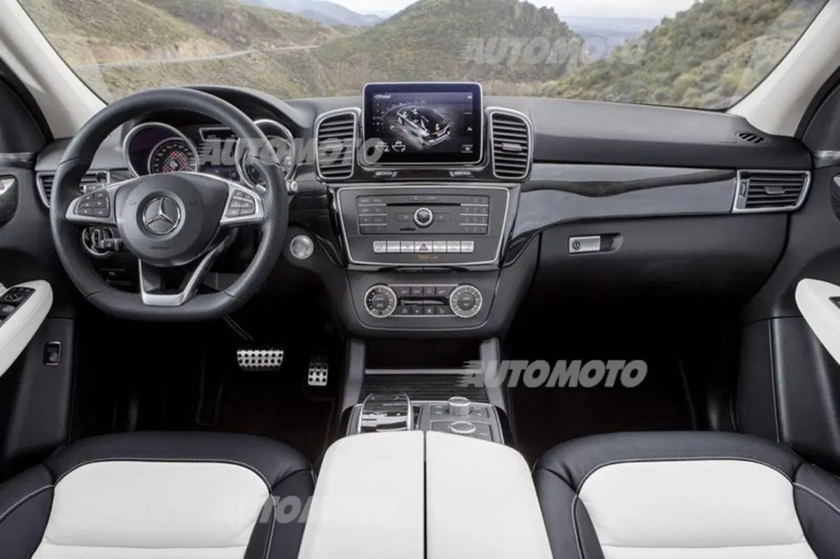 Mercedes GLE: con il restyling la ML cambia nome e diventa anche plug-in (38)