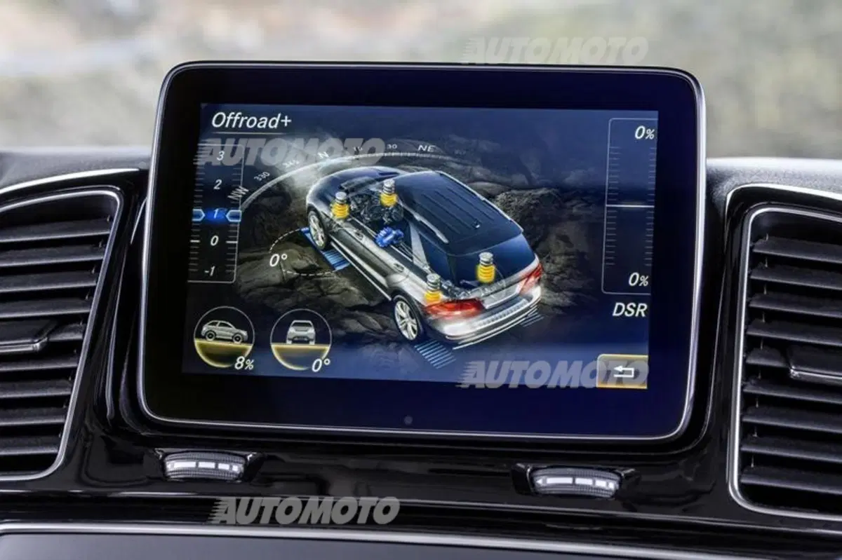Mercedes GLE: con il restyling la ML cambia nome e diventa anche plug-in (42)